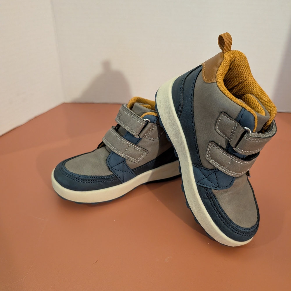 Stride Rite Munchkin Reeve Gray & Navy High-Top Sneaker Boot in Size 8M